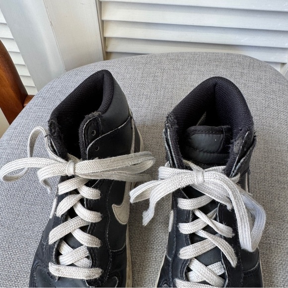 Nike Kid's Dunk High Top Athletic Shoe Sneakers Black Anthracite White 2Y - Picture 3 of 9